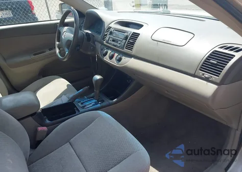 2002 Toyota Camry Le V6 z USA, uszkodzony, nr VIN 4T1BF32K02U009876